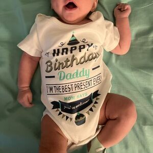 Happy Birthday Daddy Baby Onesie 0-3 Months in Perfect Condition!